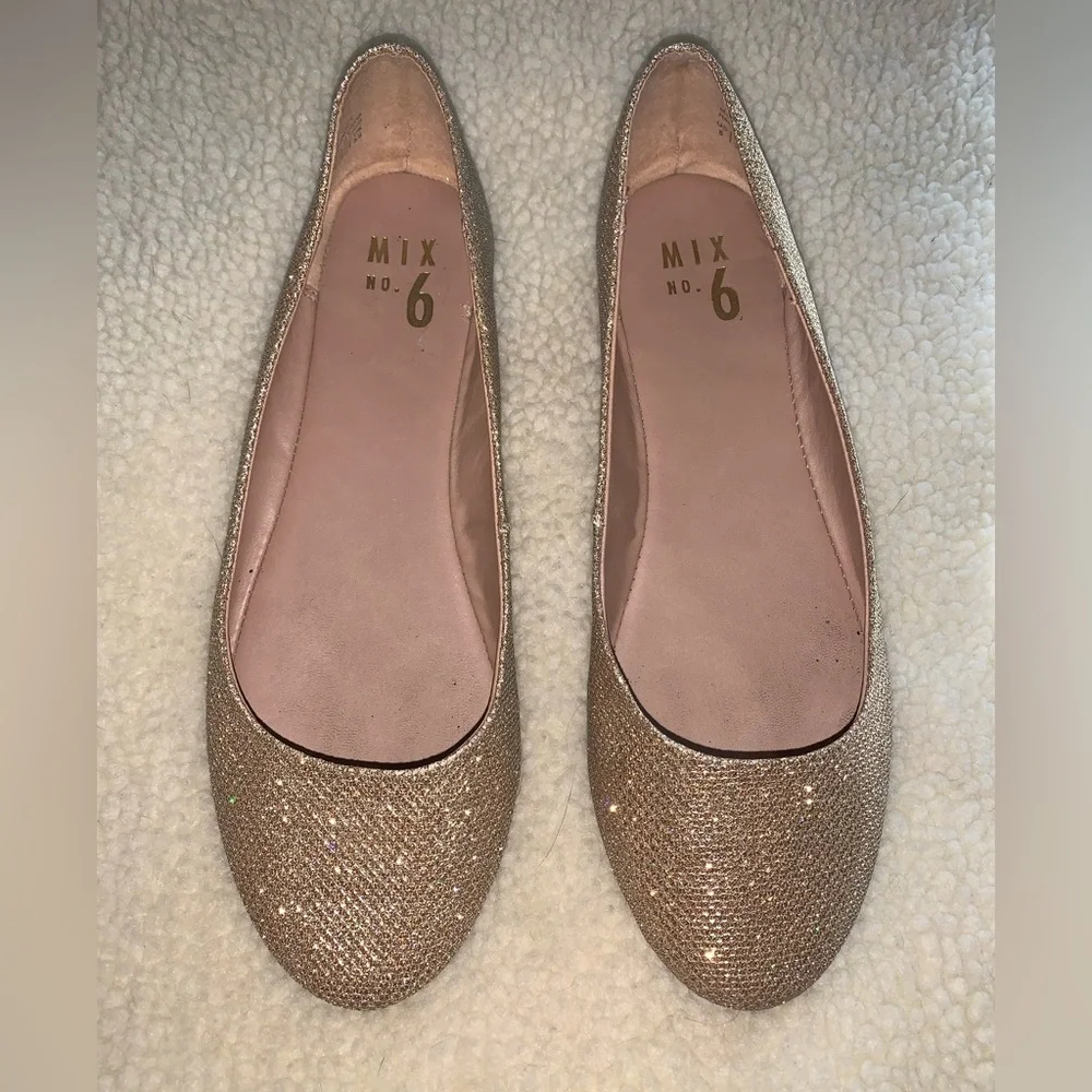 Mix No. 6 gold very sparkly flats size 8. - Picture 2 of 15